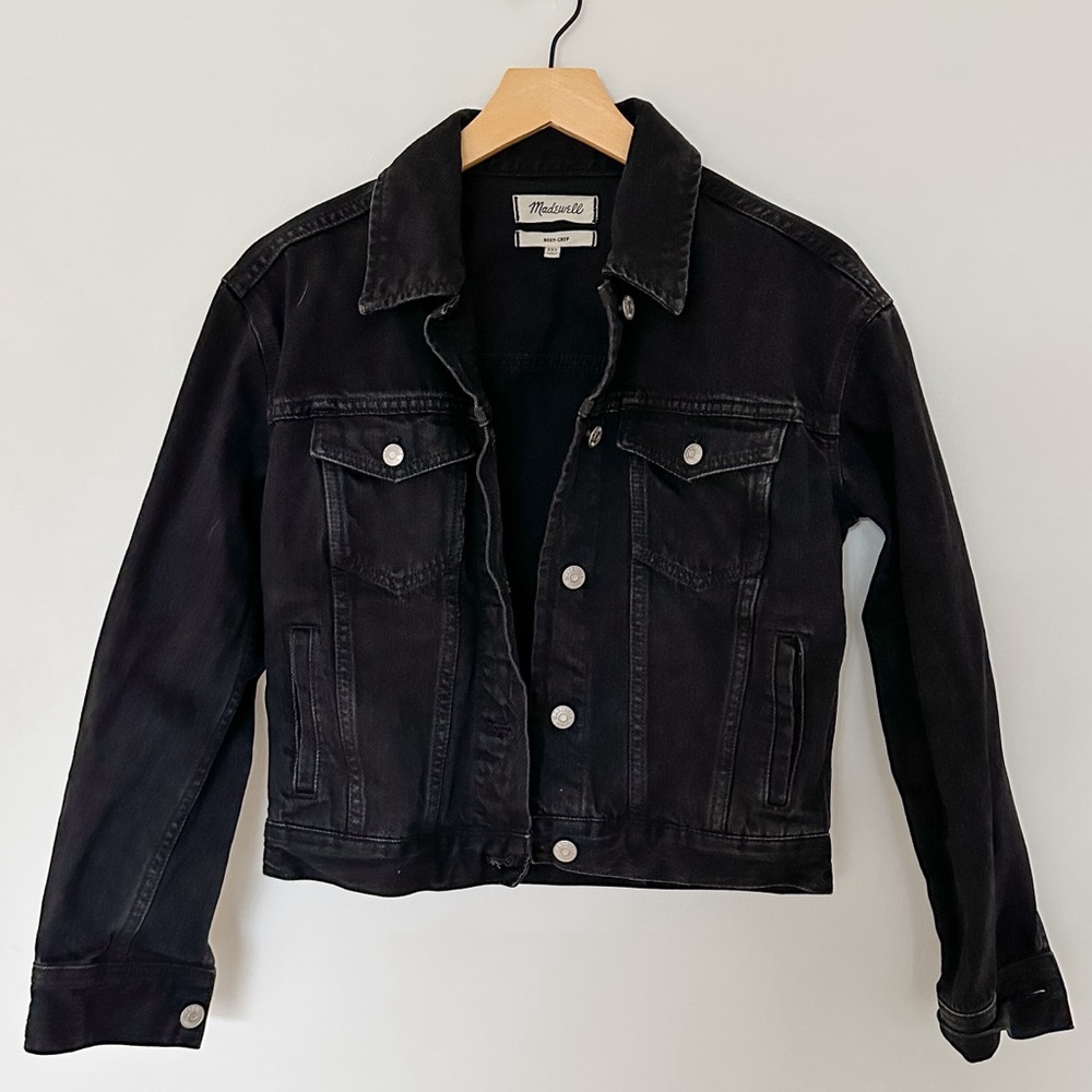 Madewell Boxy-Crop Jean Jacket in Lunar Wash (black), size XXS